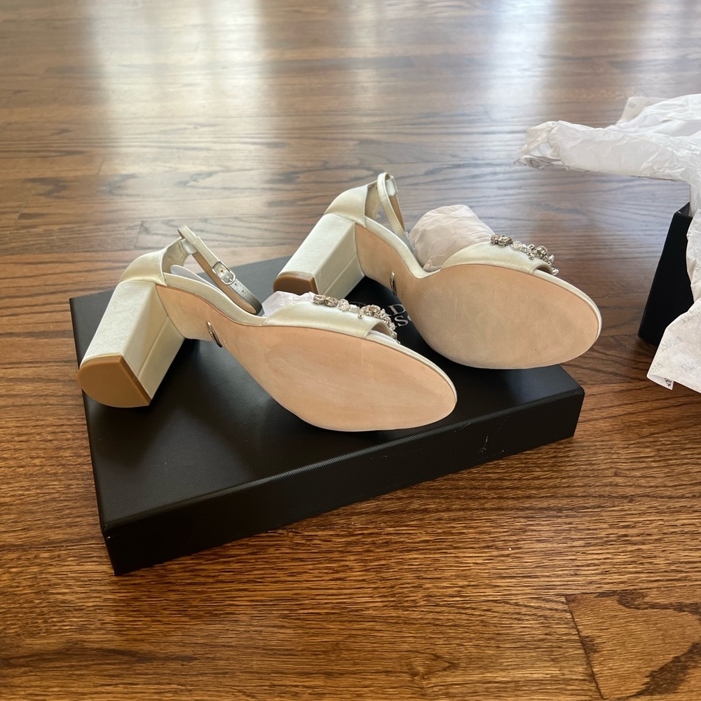 NEW Badgley Mischka Aqua Block Heels Size 8.5 - Picture 7 of 9